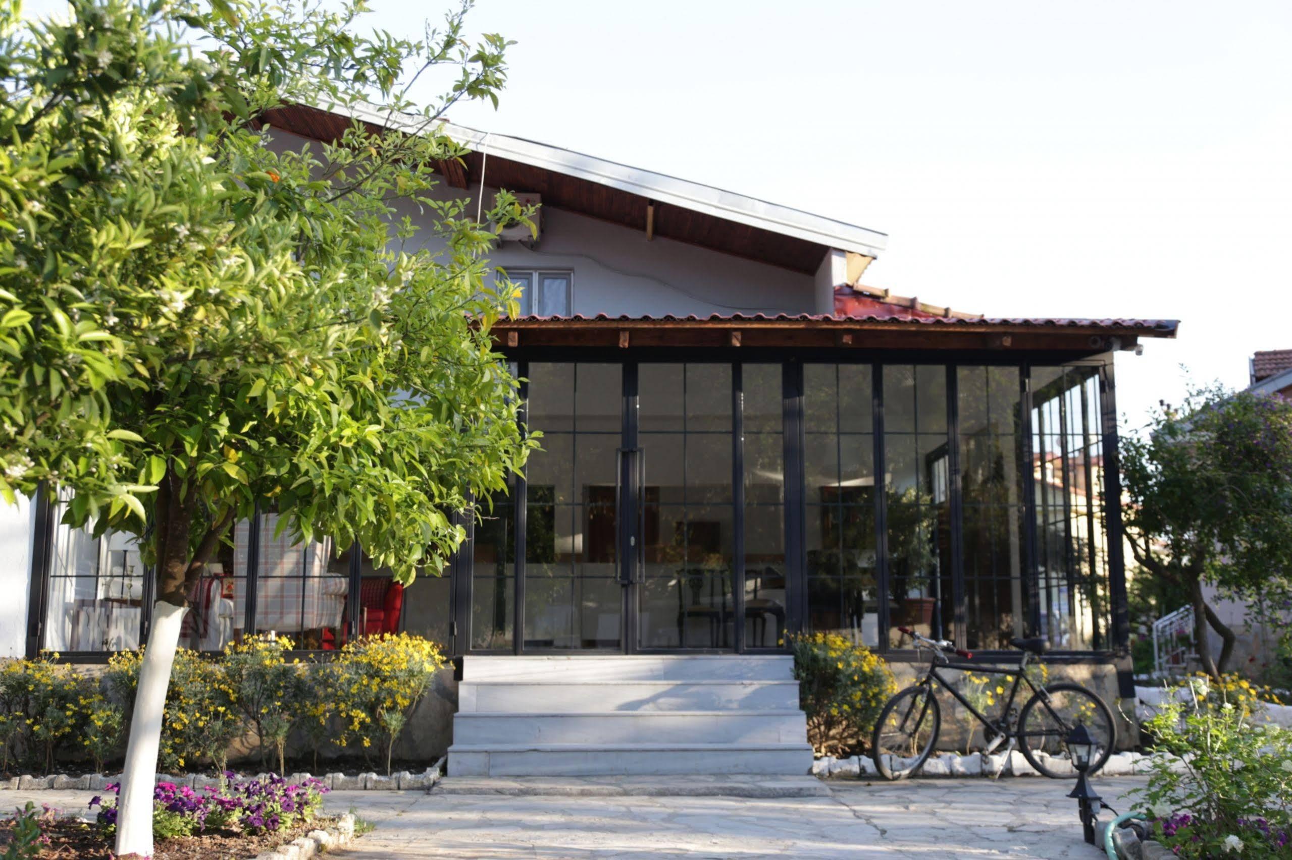 Holiday Hotel Далян Екстериор снимка