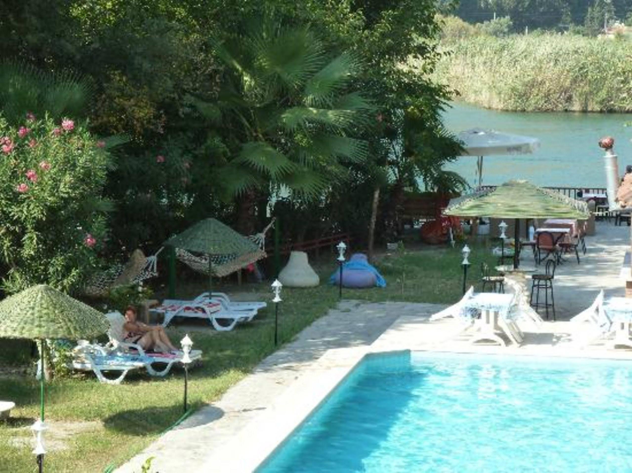 Holiday Hotel Далян Екстериор снимка